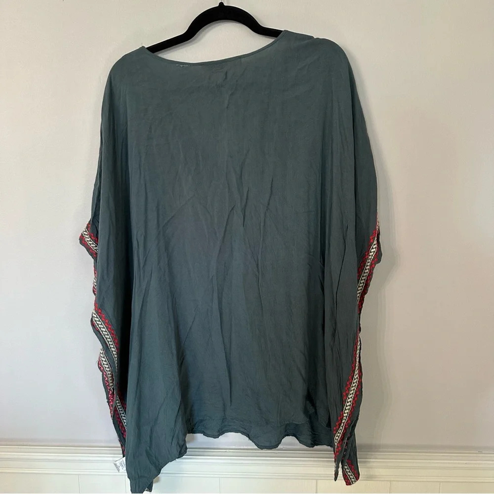 Madeline Sparklestein Women’s Flowy Short Sleeve VNeck Embroidered Top Sz 1X GUC - Picture 9 of 9